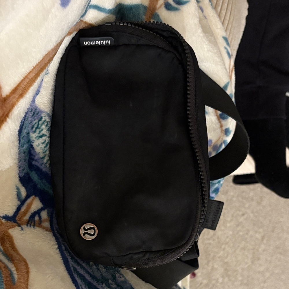 lululemon athletica Men's Black Belt Bag